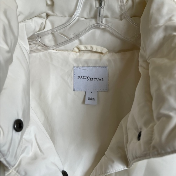 NWT Daily Ritual Women's Padded Belted Puffer Cream 3/4 Length Jacket Small - Picture 2 of 8